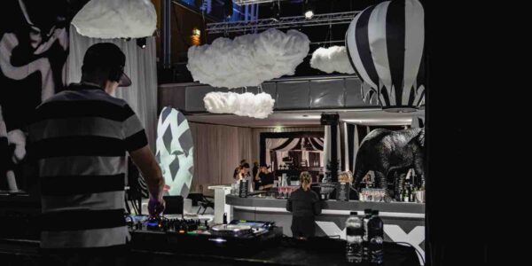 Dream-Circus-Party-DJ-Booth