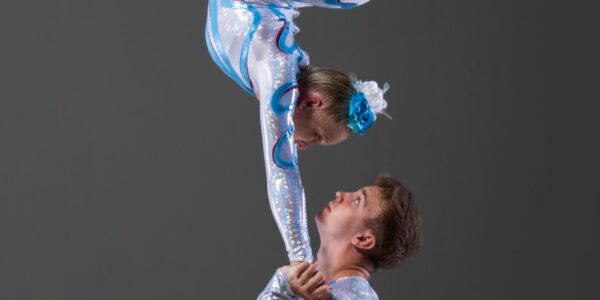 Duo-Acrobatics-For-Hire
