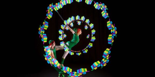 Elf-Light-Acrobatic-Duo