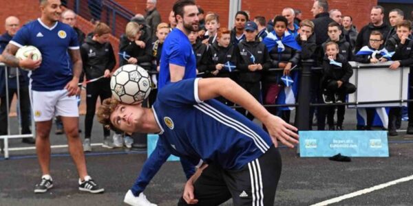 Football-Pro-Freestyler-At-Euros