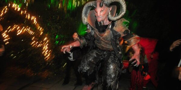 Halloween-Demon-Entertainer-Walkabout-Stilt-Walker