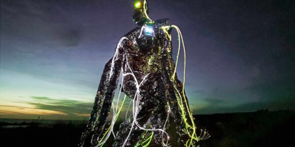 Illuminated-Stilt-Walkers-For-Hire