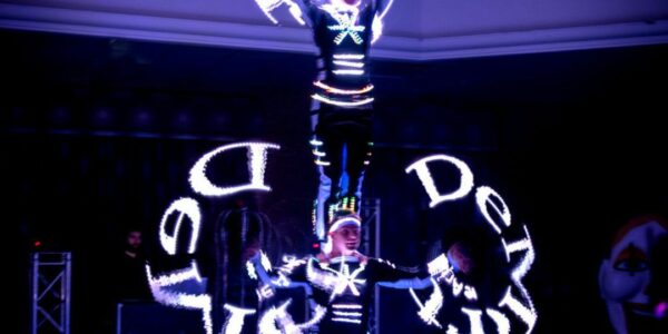 LED-Acrobatic-Duo-Performance