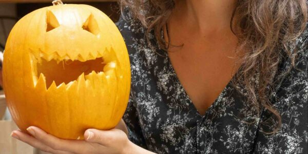 Live-Pumpkin-Carving-Workshop-Team-Collaboration