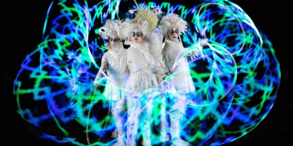 Winter-Themed-Circus-Troupe