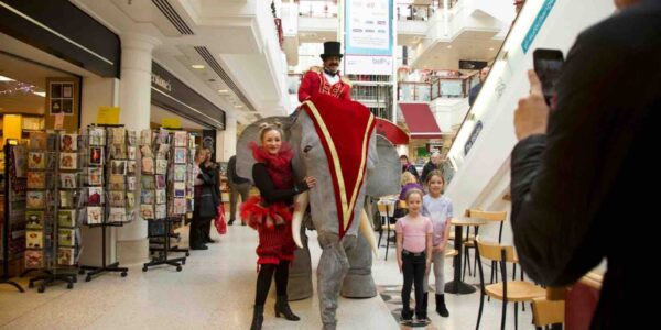 Circus-Themed-Meet-And-Greet-Entertainers