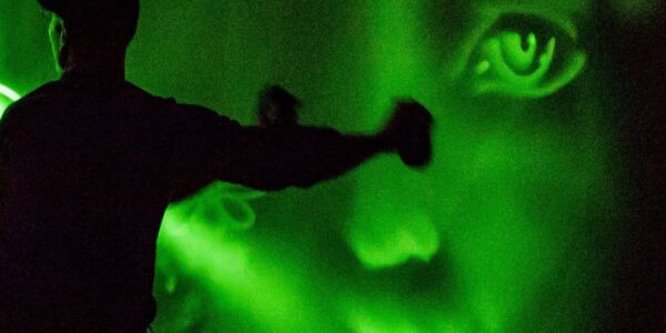 Blackout-Light-Painting-Show