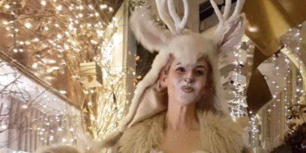Christmas-Themed-Reindeer-Walkabout-Acts