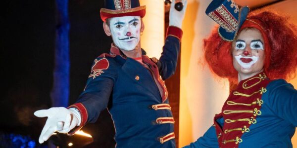 Clown-Vintage-Circus-Stilt-Performers