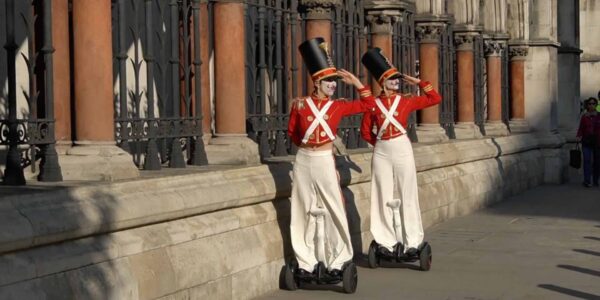 Gliding-Toy-Soldier-Performers