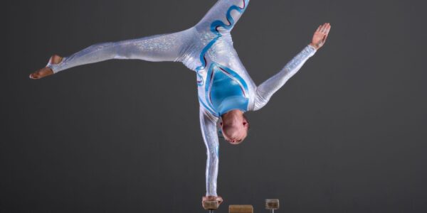 Ice-Themed-Hand-Balancer