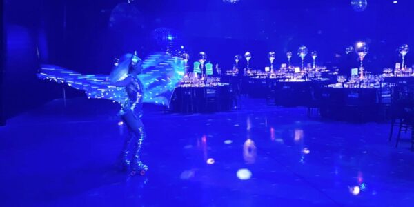 LED-Roller-Skating-Performer