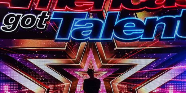 Light-Painting-Performance-On-Got-Talent-Show