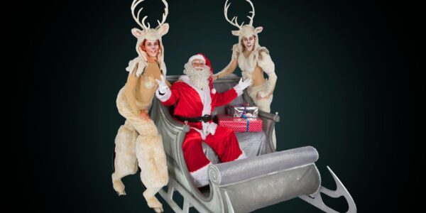 Reindeer-Stilt-Walkers-With-Santa-And-Sleigh