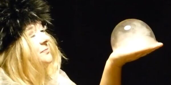 Snow-Queen-Bubble-Act-Winter-Wonderland-Events