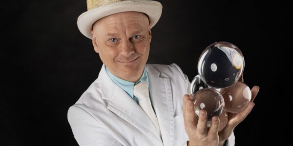 Snow-Themed-Contact-Juggler-For-Hire