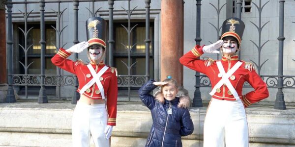 Walkabout-Toy-Soldiers-Saluting