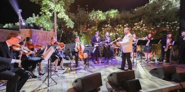 Orchestra-Performing-Pop-Songs