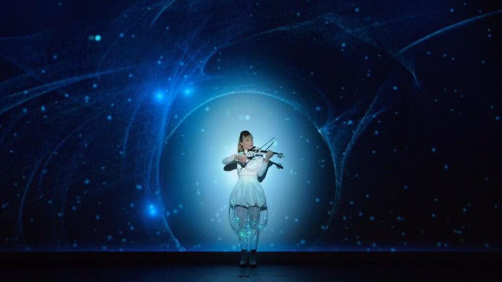 Violin music show performed with video mapping screen