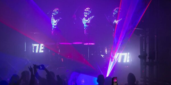 Laser-Drummers-With-Crowd