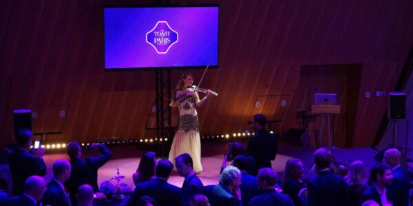 Violinist-Plays-To-Crowd-At-Gala-Dinner-Event