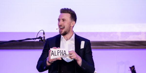Corporate-Events-Magician-Performing