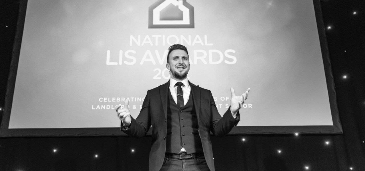 Tradeshow-Magician-On-Stage