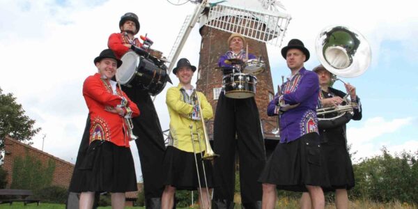 Party-Brass-Band-On-Stilts