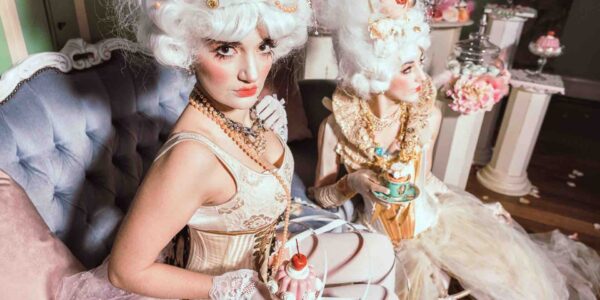 Roaming-Rococo-Performers-For-Hire