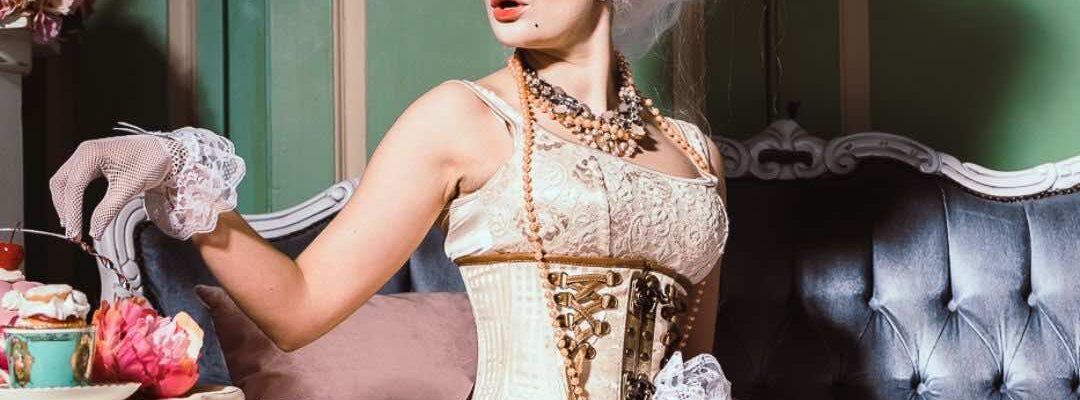 Rococo-Ladies-Walkabout-Act Rococo-Ladies-Walkabout-Act