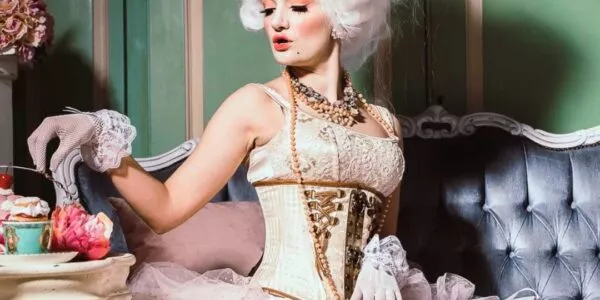 Rococo-Ladies-Walkabout-Act