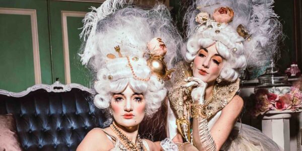 Rococo-Walkabout-Hostesses