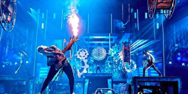 Bespoke-Light-And-Fire-Show-Rock