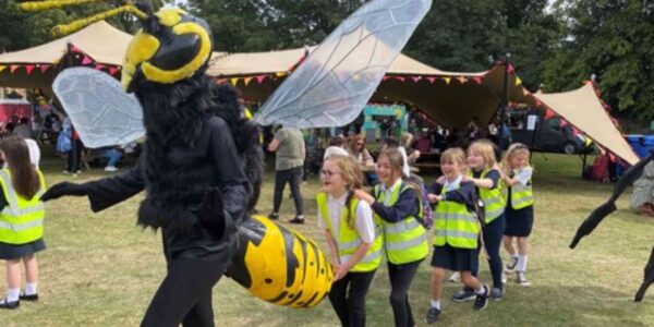 Insect-Walkabout-Character-Bee