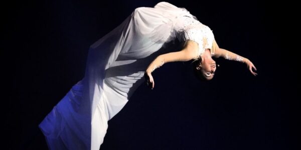 Sway-Pole-Act-In-The-Dark