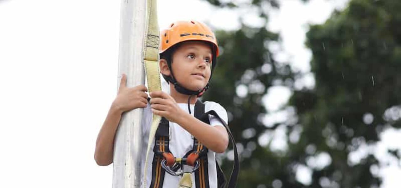 Children-Playing-On-High=Rope-Outdoor-Activities-For-Hire