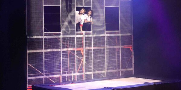 Close-Up-Wall-Trampoline-Act