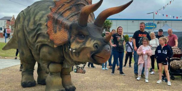Dinosaur-Encounter-Hire-Group-Of-Guests