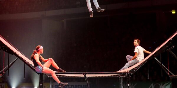 Extreme-Trampoline-Show-Catchers