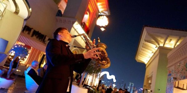 Fire-Saxophone-Entertainer-Street