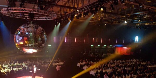 Giant-Mirror-Ball-Show-Gala