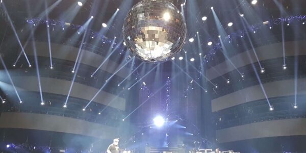 Giant-Mirror-Ball-Show-Lights