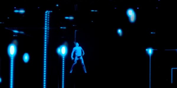Hologram-Projection-Shows-Blue-Man