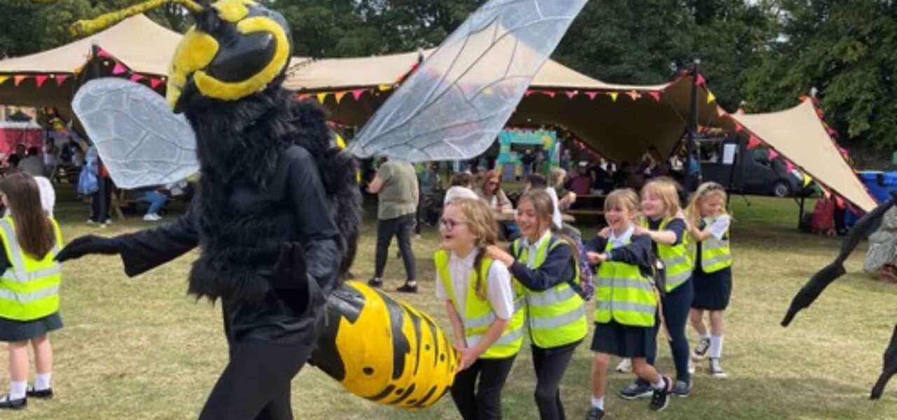Insect-Walkabout-Character-Bee