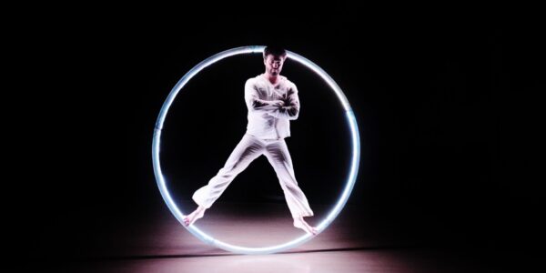 LED-Cyr-Wheel-Performer