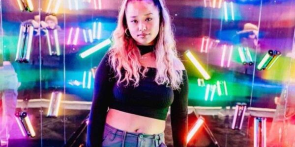 Photo-Booth-Colours-Girl