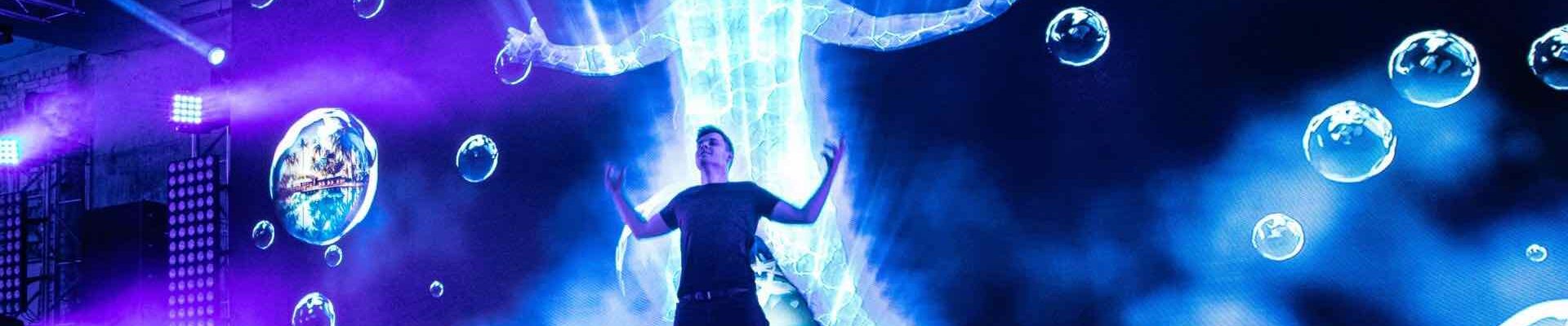 Projection-Dancer-Blue-Bubbles