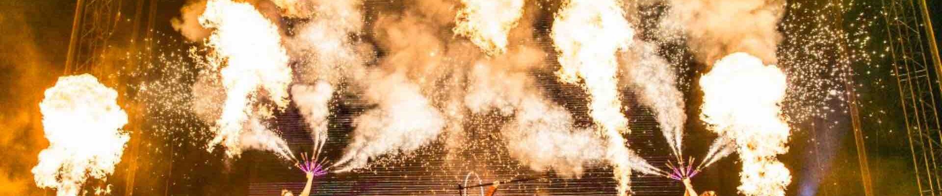 Pyro-Fire-Show. Pyro-Fire-Show.