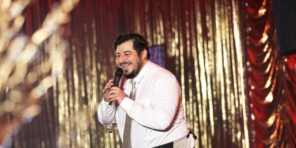 Secret-Singer-Waiter