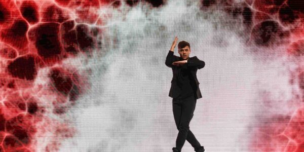 Solo-3D-Projection-Dancer-Red-Screen